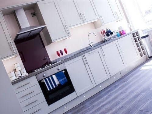 Lux Aparts Wakefield Central Экстерьер фото